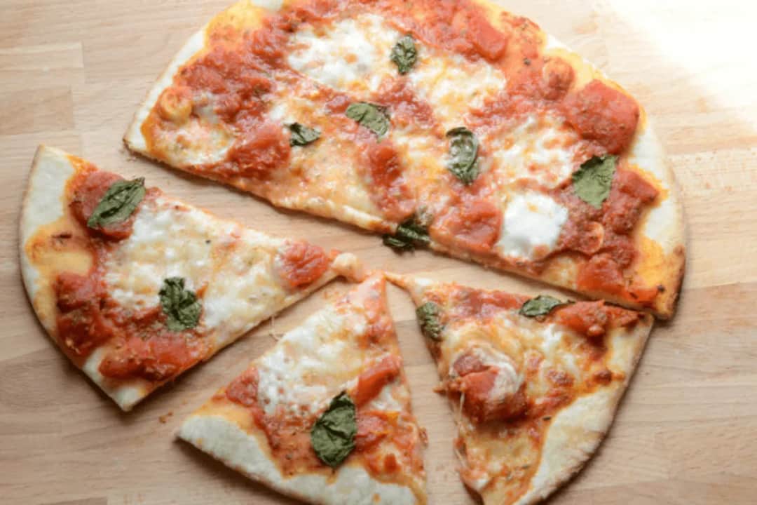 Ile kalorii ma pizza margherita 30 cm? Zaskakujące fakty o kaloriach