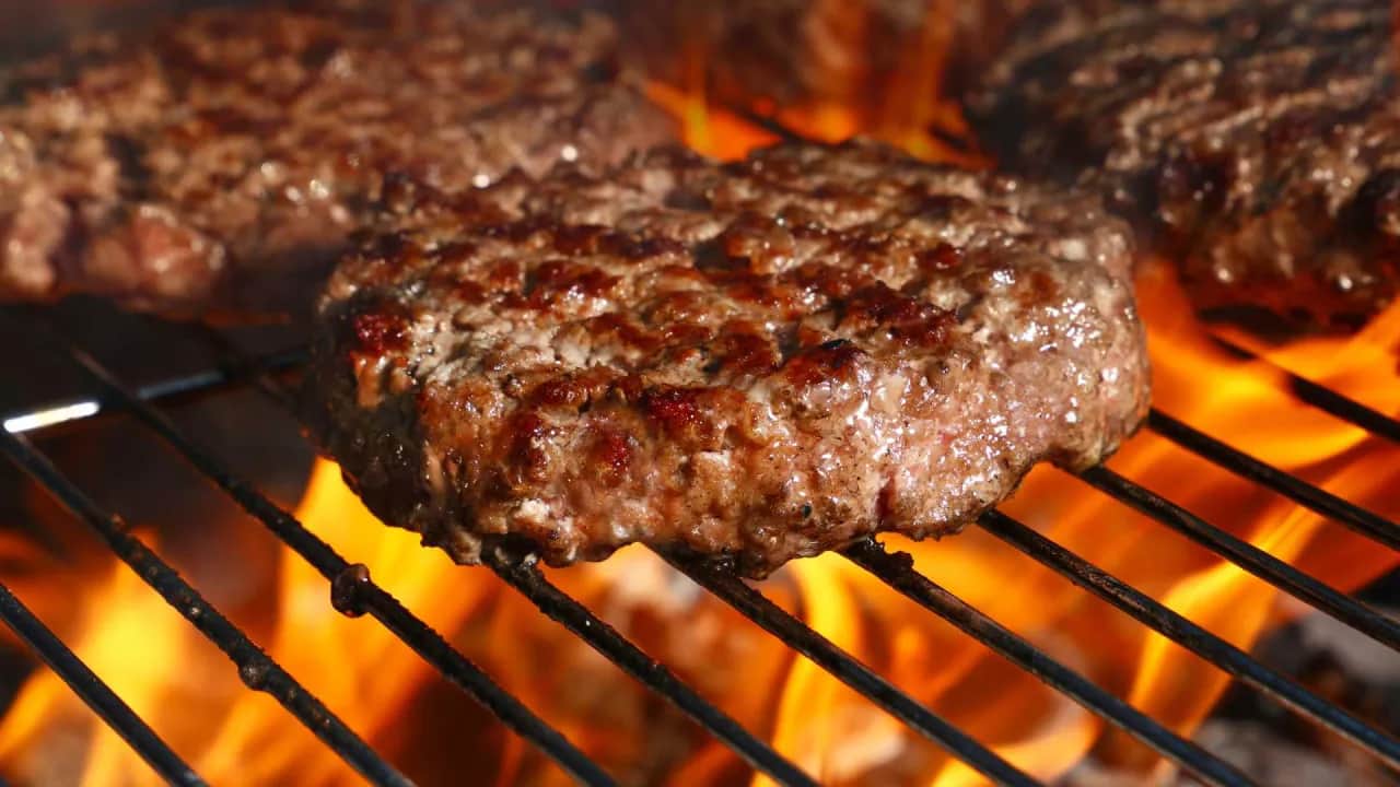 Jak smażyć burgery jak mistrz: unikaj najczęstszych błędów