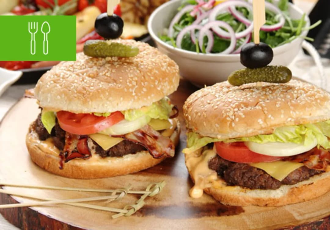 Burger z czym? Odkryj najlepsze dodatki, które zmienią smak!