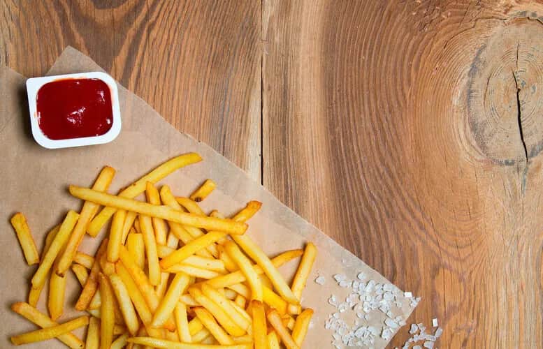 Ile smażyć frytki w garnku, aby były idealnie chrupiące?