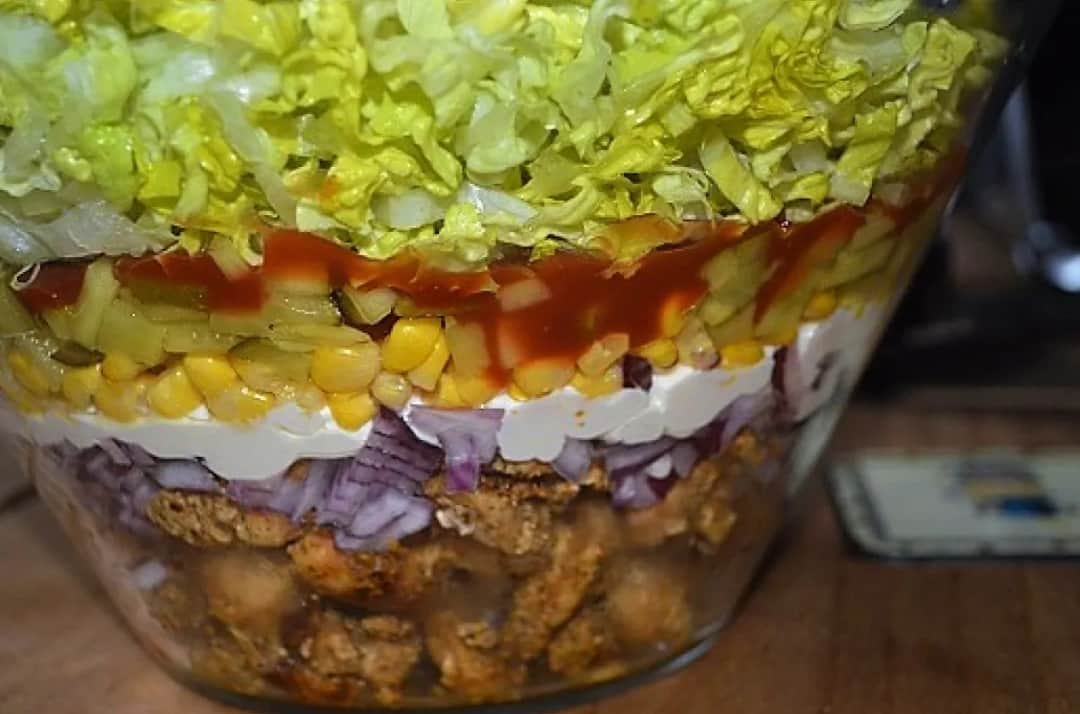 Sałatka gyros co po kolei: jak idealnie ułożyć składniki?