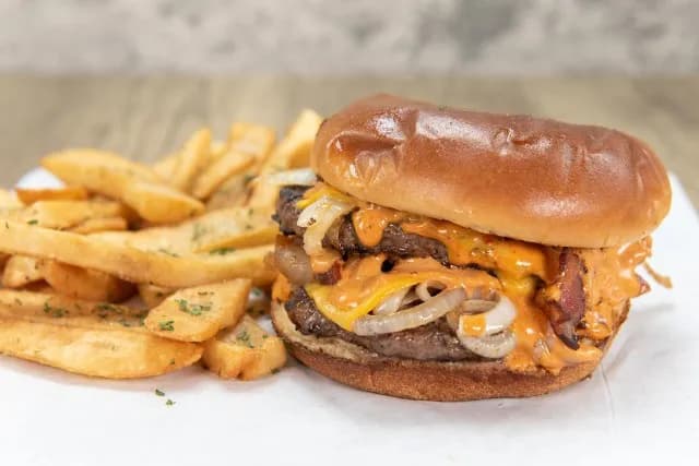 Jaki ser do burgera drwala? Odkryj najlepsze opcje i smaki