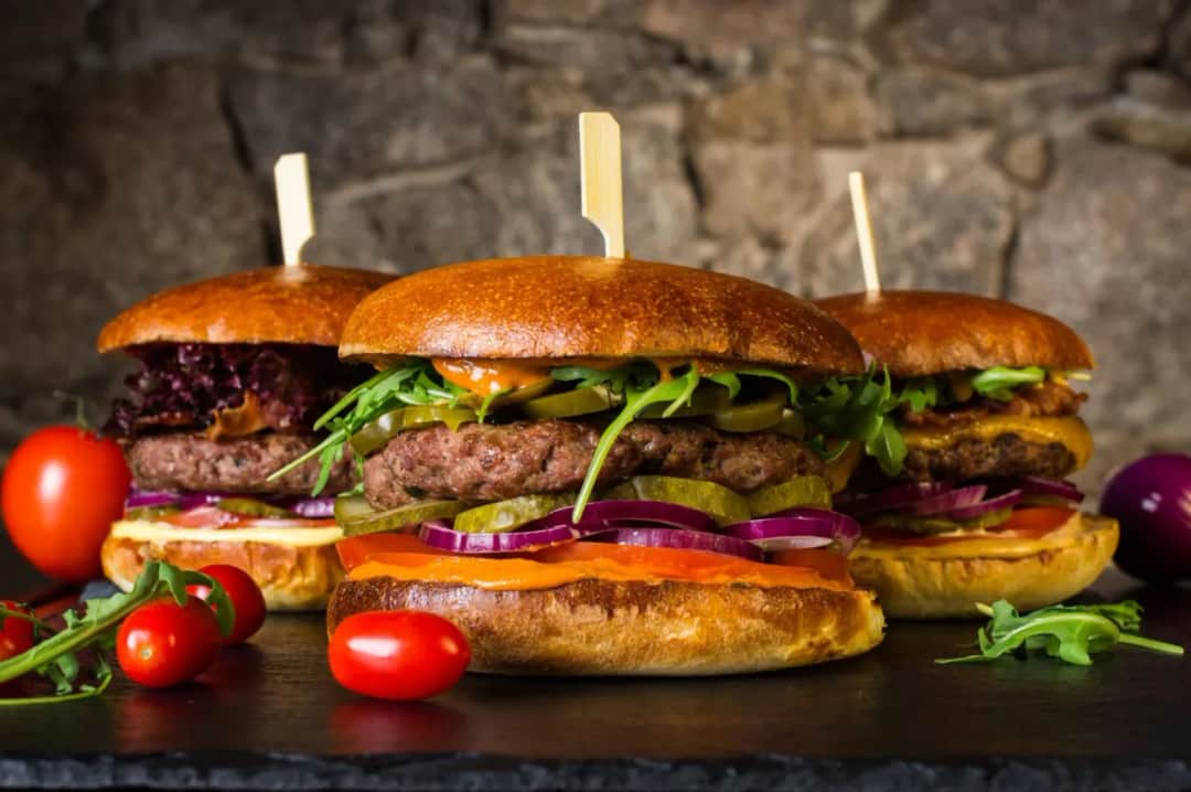 Kiedy jest dzień hamburgera? Odkryj datę i ciekawostki o święcie