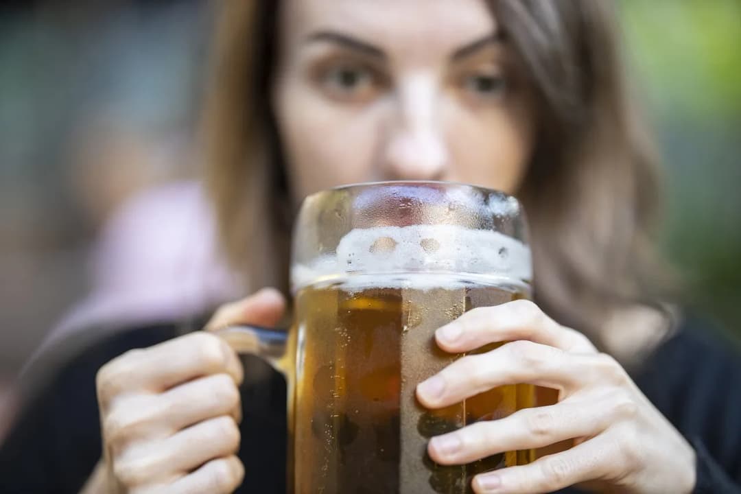 Z czym pić piwo? Odkryj najlepsze połączenia smakowe i przekąski