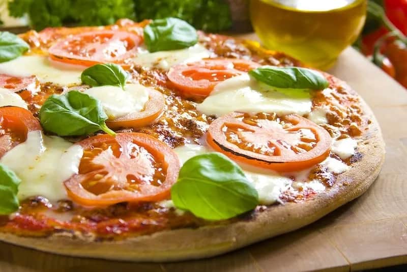 Jak zrobić pizzę margarita - prosta receptura na idealne ciasto