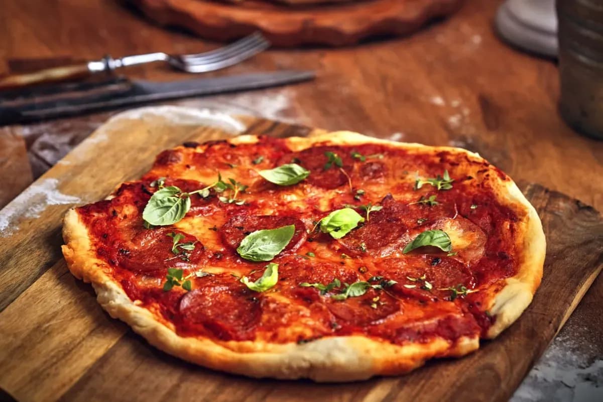 Jakie salami na pizzę? Odkryj najlepsze smaki do swojej pizzy